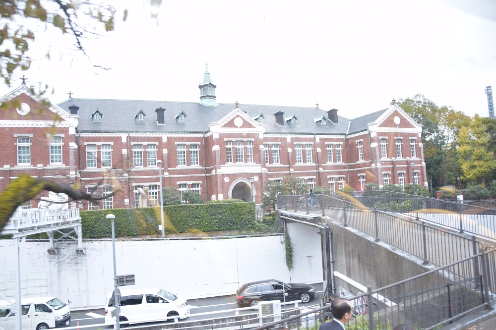 東京国立近代美術館（車窓から）