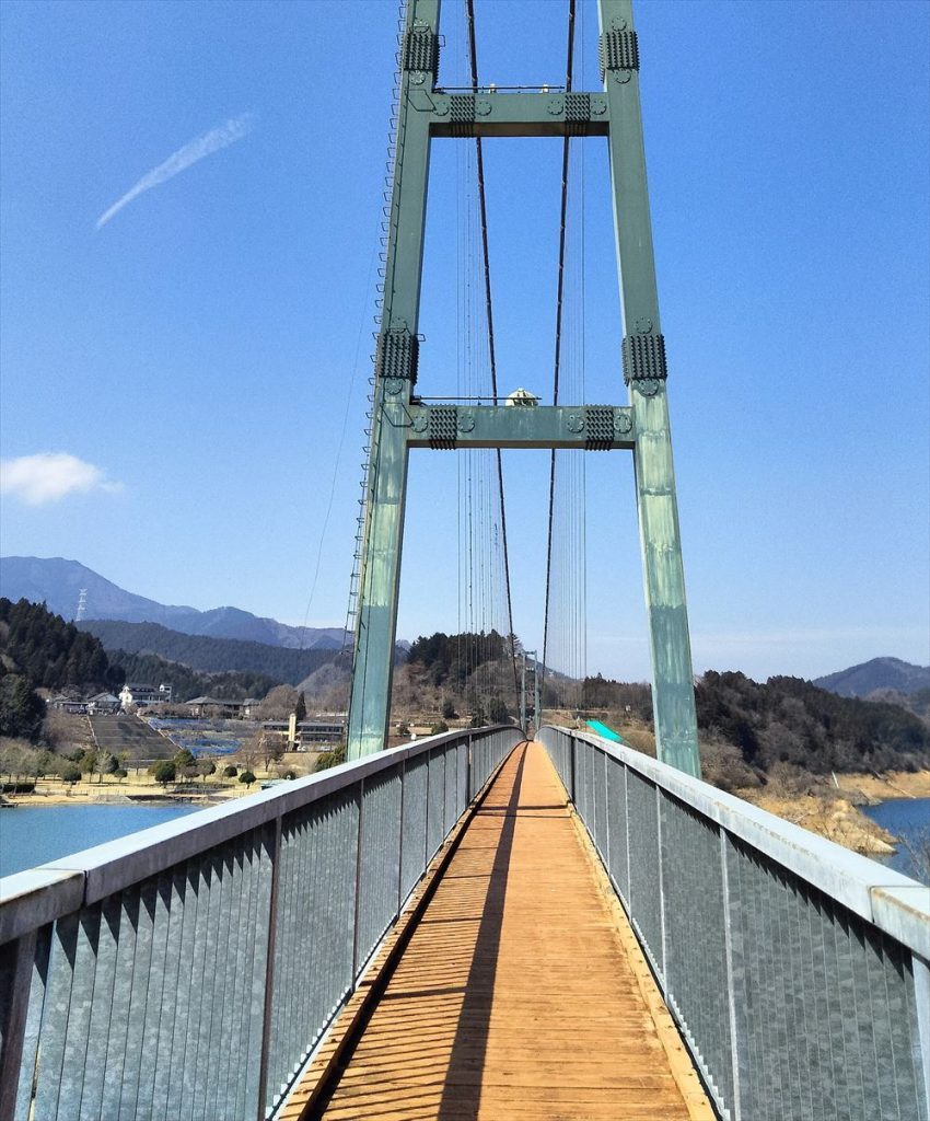 「水の郷大吊橋」は狭くて歩行者専用