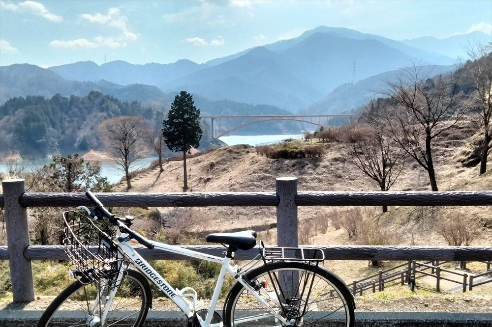 宮ヶ瀬湖にかかる虹の大橋