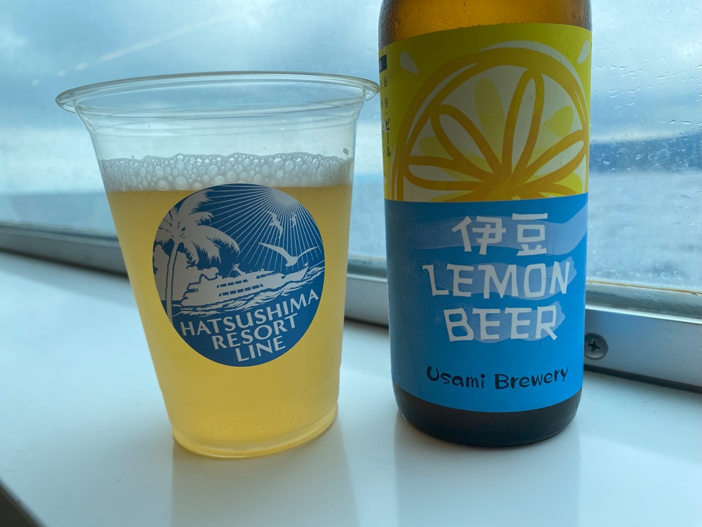 クラフトビールを飲みながらの船旅も楽しめる