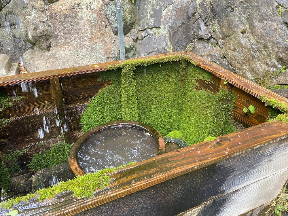 「龍王の滝」の手水場