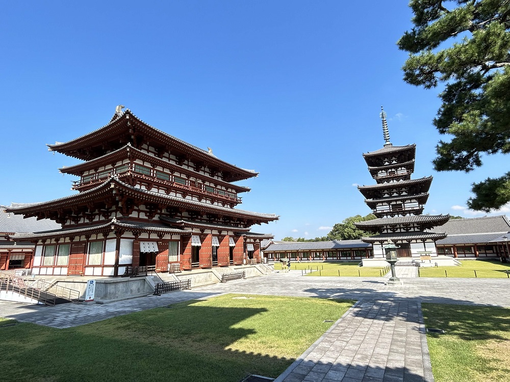 金堂と東塔