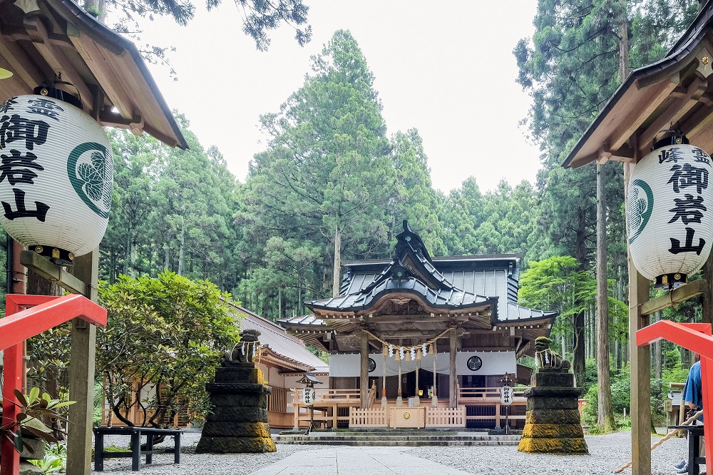 御岩神社