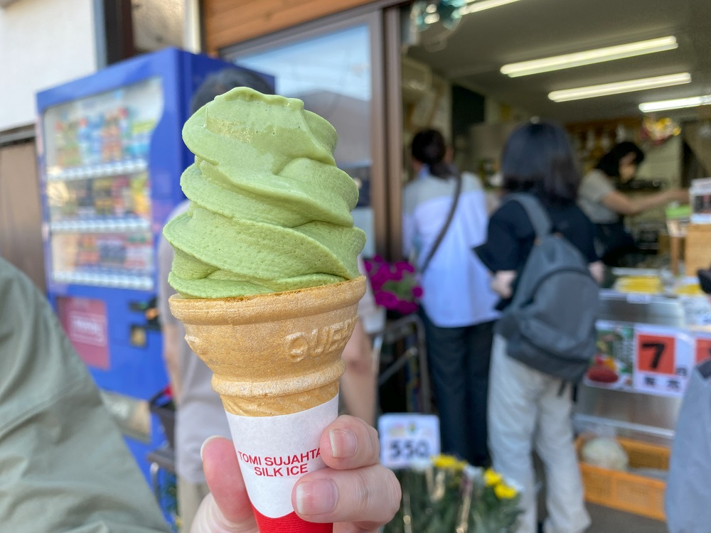 抹茶ソフトで涼をとる