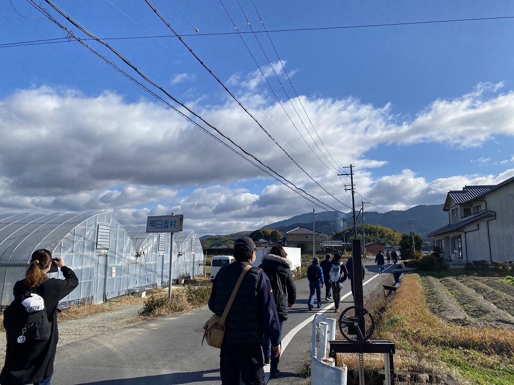 「甘樫丘（あまかしのおか）」で明日香村・村長をお待たせしています