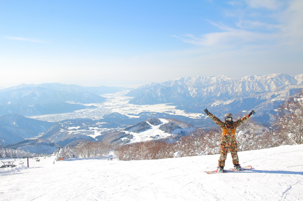 12本のコースと雪質の良さで人気「スキージャム勝山」