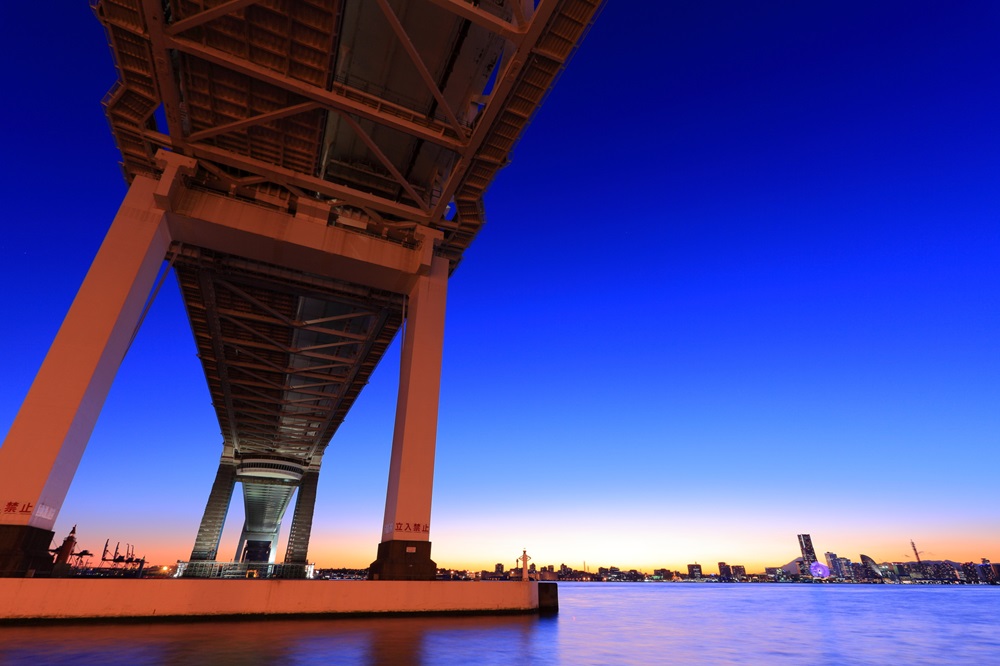 横浜ベイブリッジの夜景