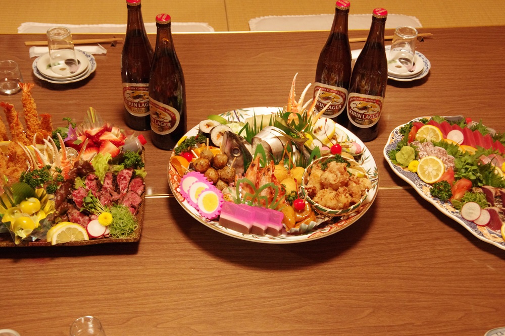 高知の皿鉢料理はおきゃく文化の象徴