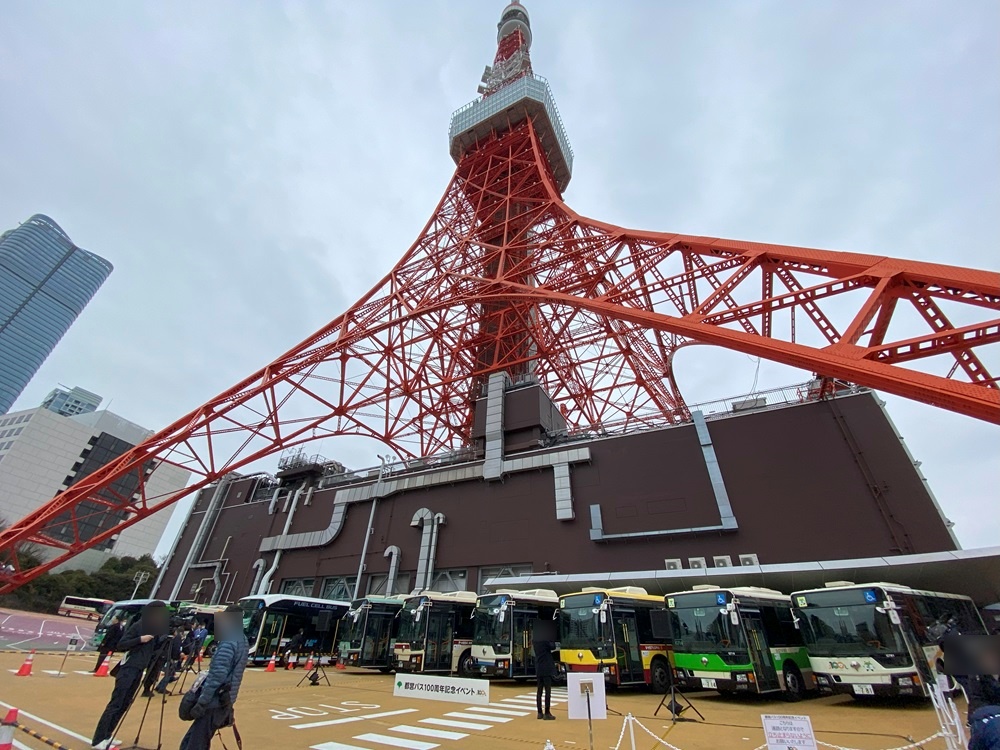 東京タワー屋外特設会場に集結する都営バス