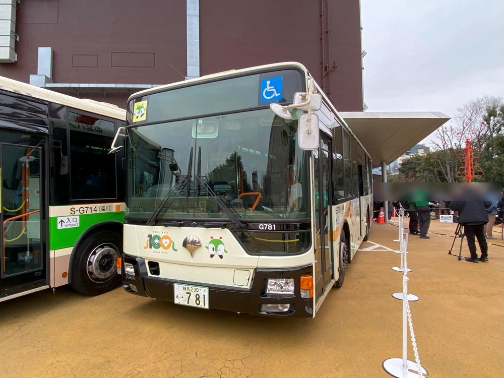 都営バス100周年を記念したラッピングバス