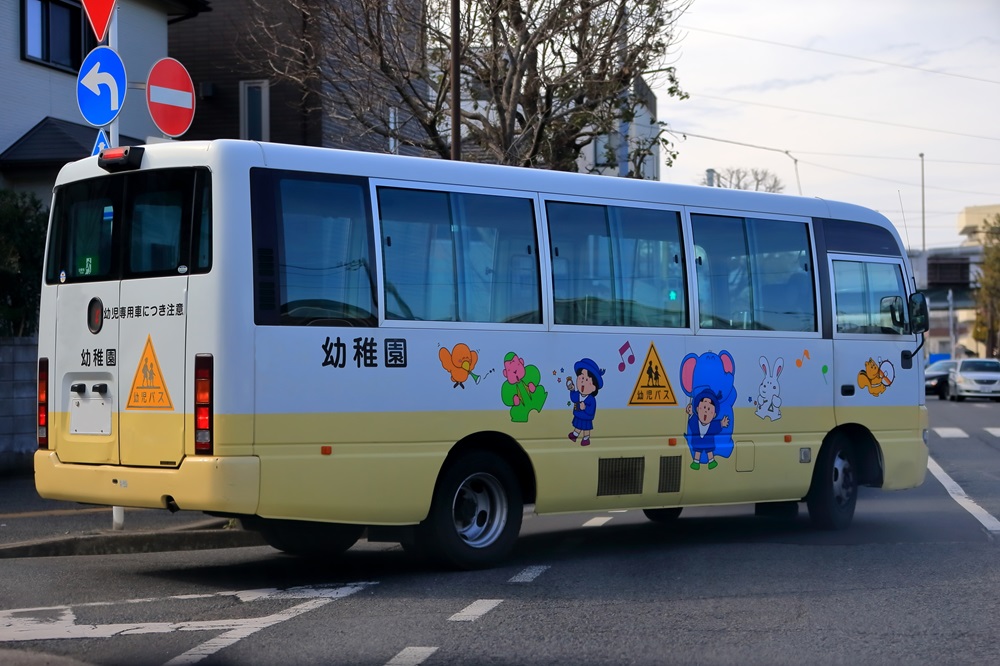 幼稚園などスクールバスは「自家用バス」や「特定バス」として運行