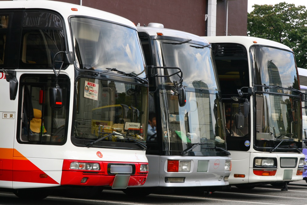 公共交通機関と貸切バスの料金比較