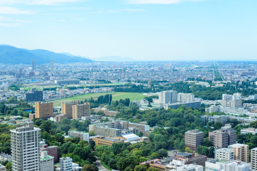 北海道大学と札幌の街並み