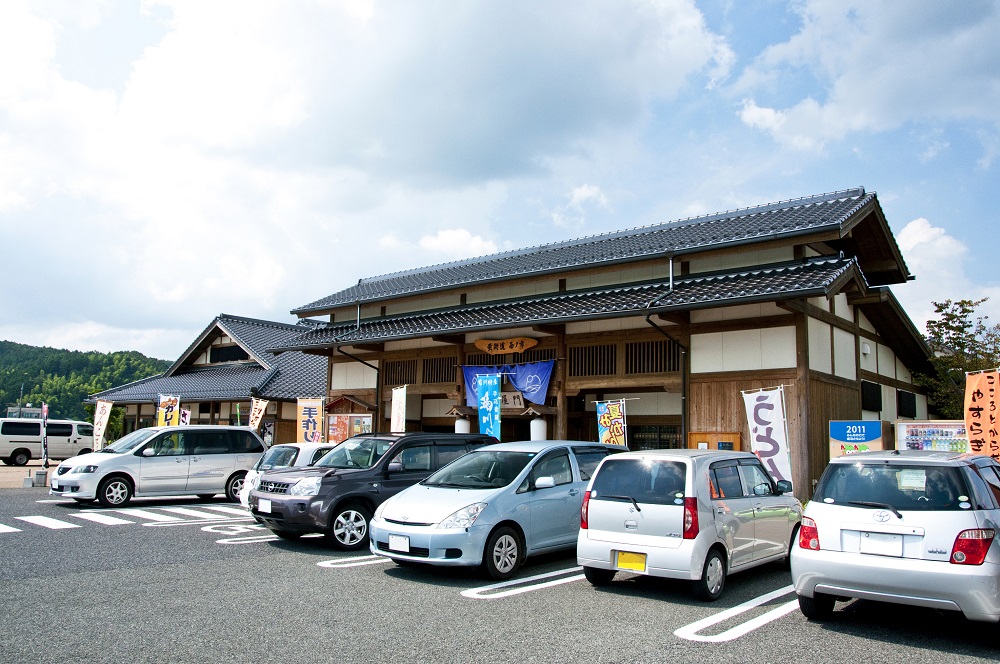 道の駅「蛍街道西ノ市」