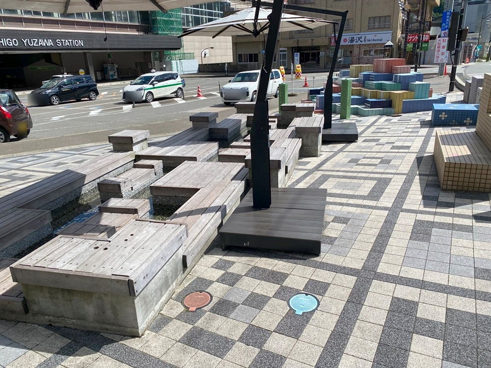 越後湯沢駅西口にある足湯