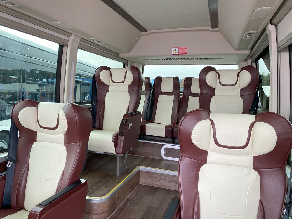EVマイクロバス 5.99mの車内