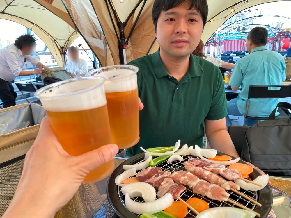 まずは生ビールで乾杯です
