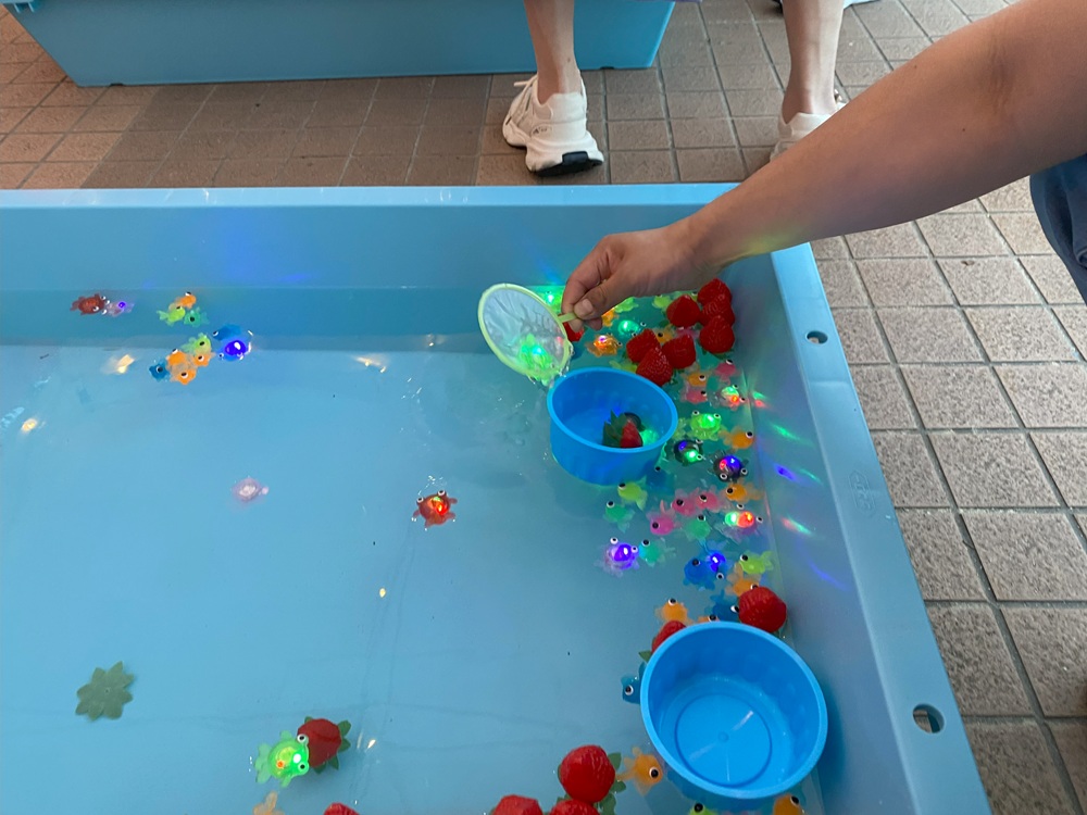 金魚すくい