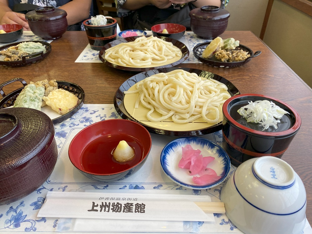 名物水沢うどんと天ぷら御膳の昼食&舞茸おこわ弁当
