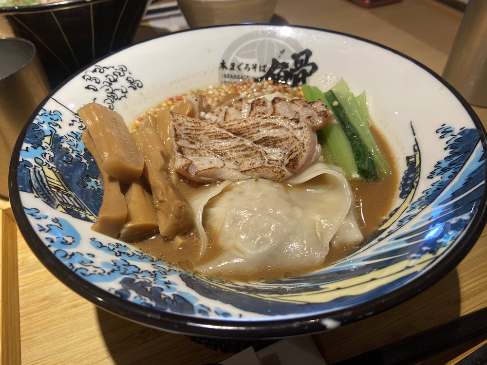 本まぐろそば+ワンタントッピング