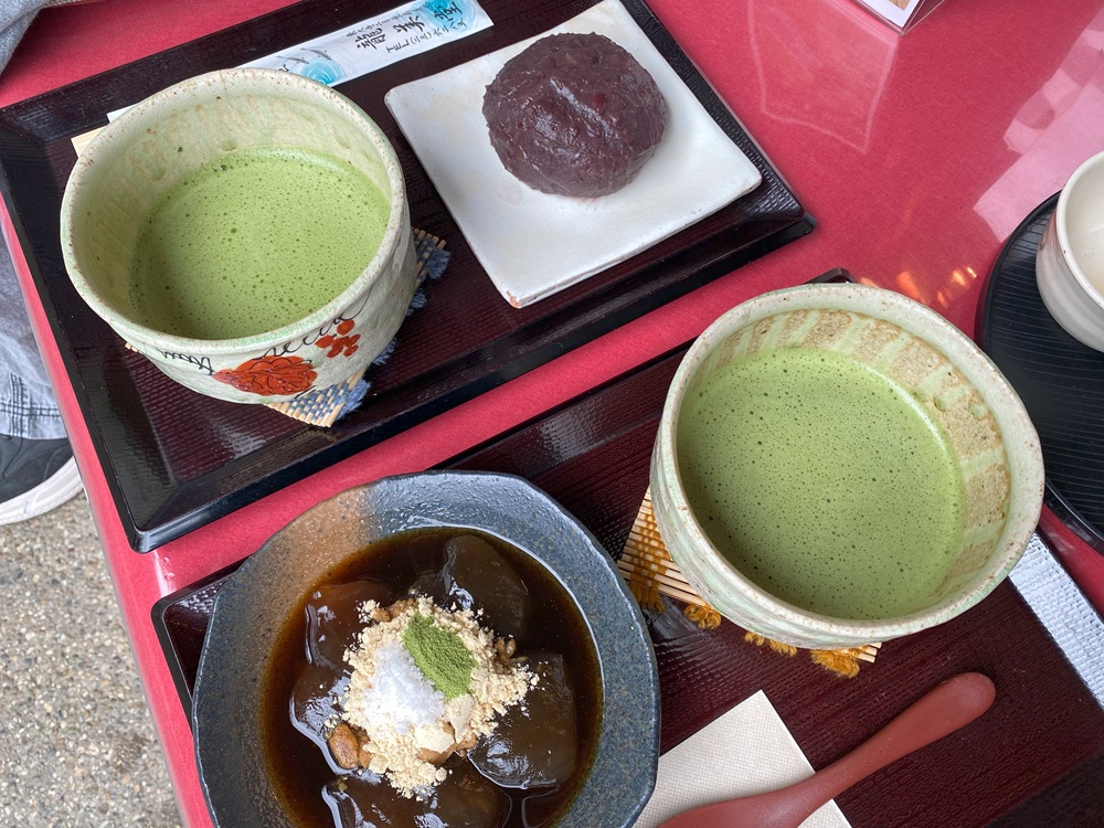 おはぎとわらびもち、抹茶セット