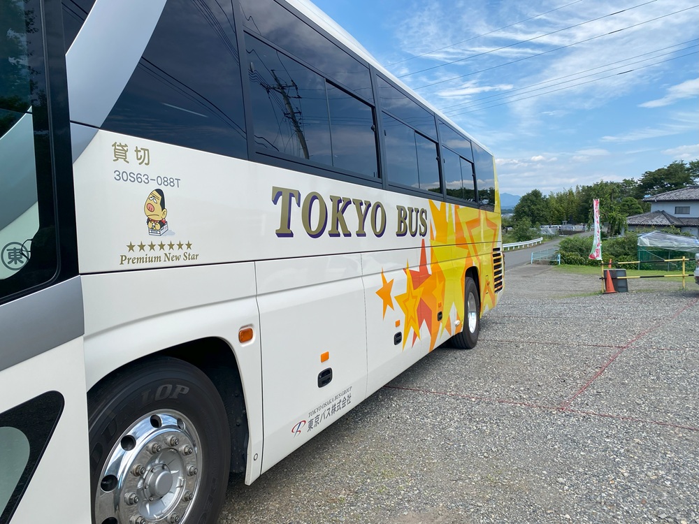 月夜野まるかチェリー園のバス駐車場