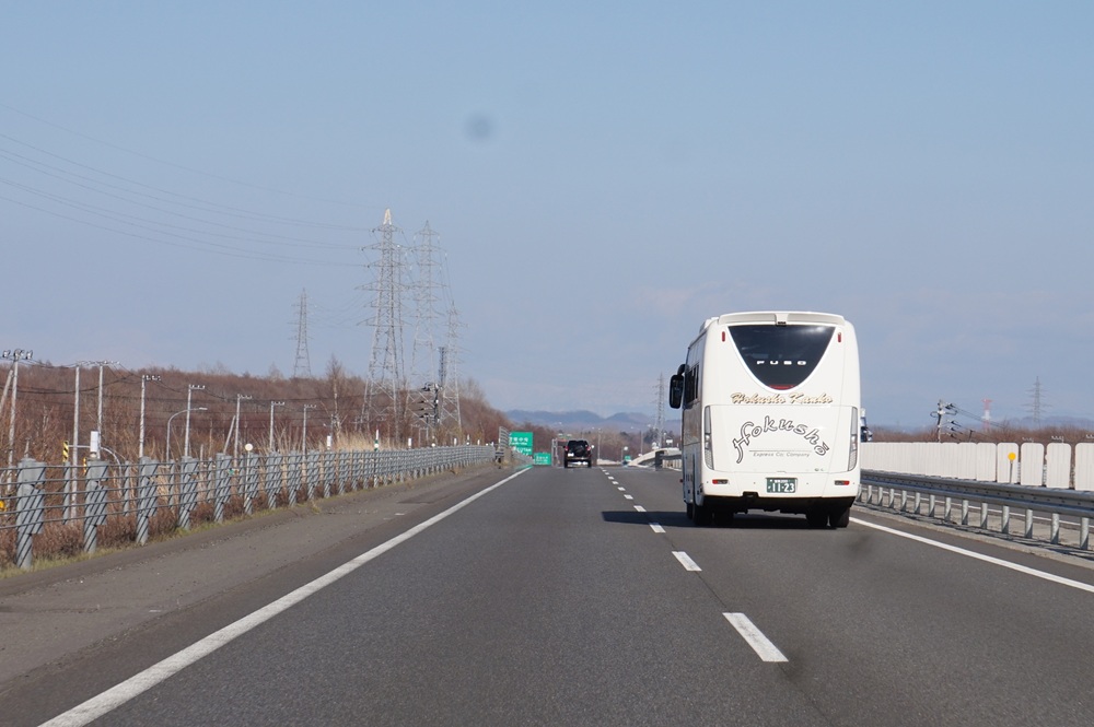 リフト付きバスも所有するほくしょう運輸は、セーフティバス一ツ星事業者です（北海道）