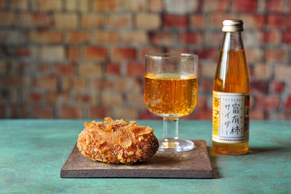 オリジナルカレーパンとご当地ソーダ