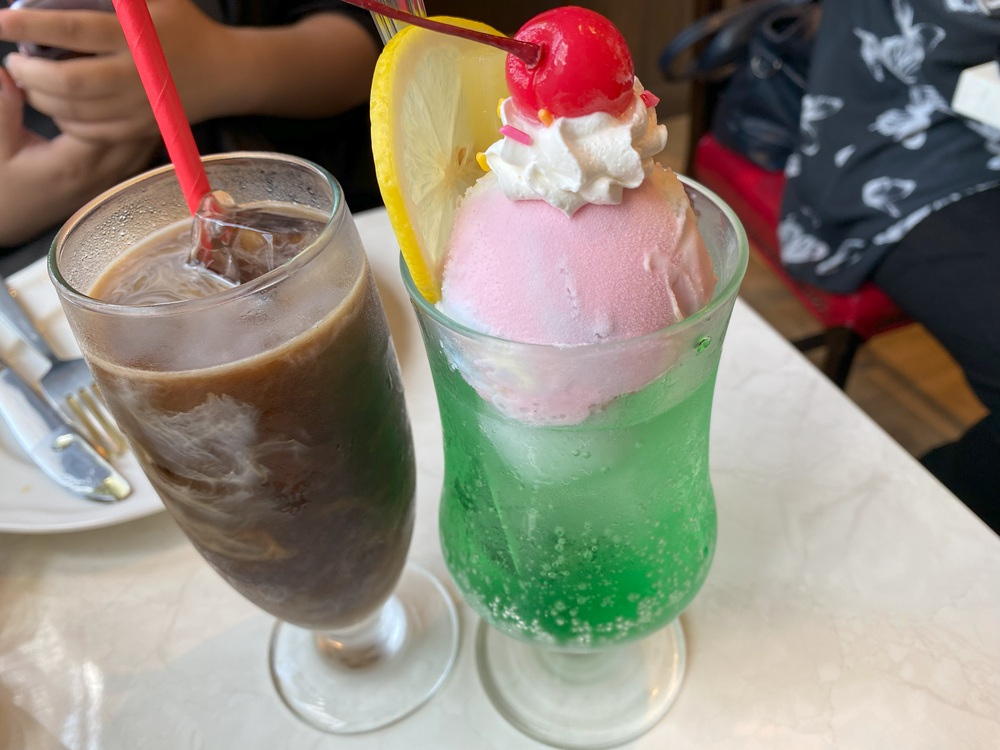アイスコーヒーとクリイムソーダ