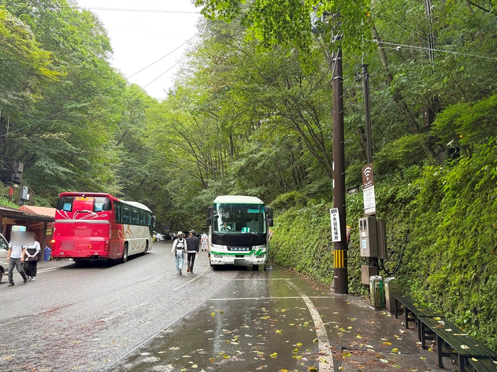 団体バス専用の駐車場（3台分）あり