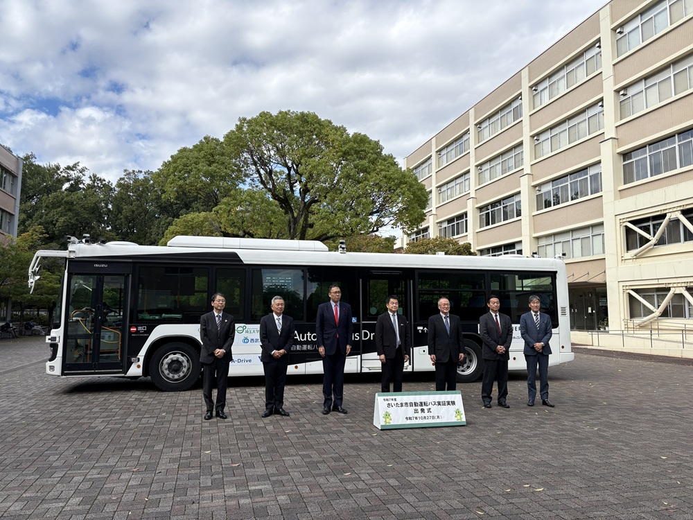 さいたま市の自動運転バス実証実験出発式の一コマ