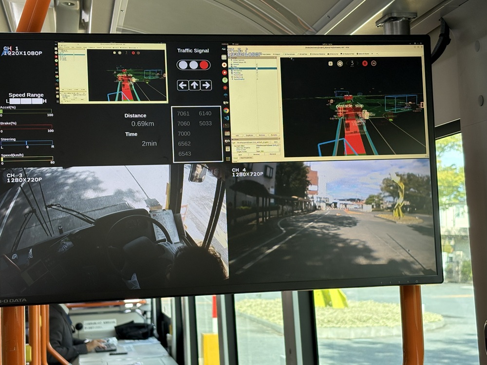 車載カメラの画像をバス車内モニターで確認