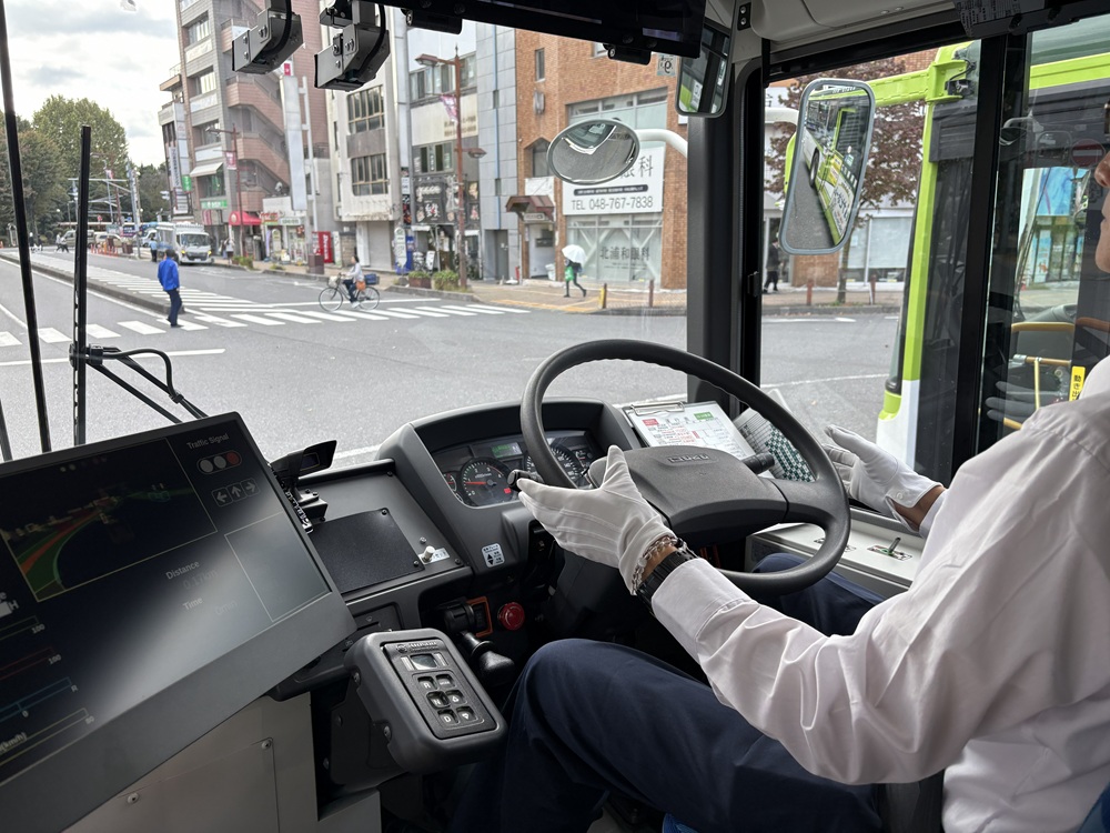 ハンドルがすぐ握れるようスタンバイ