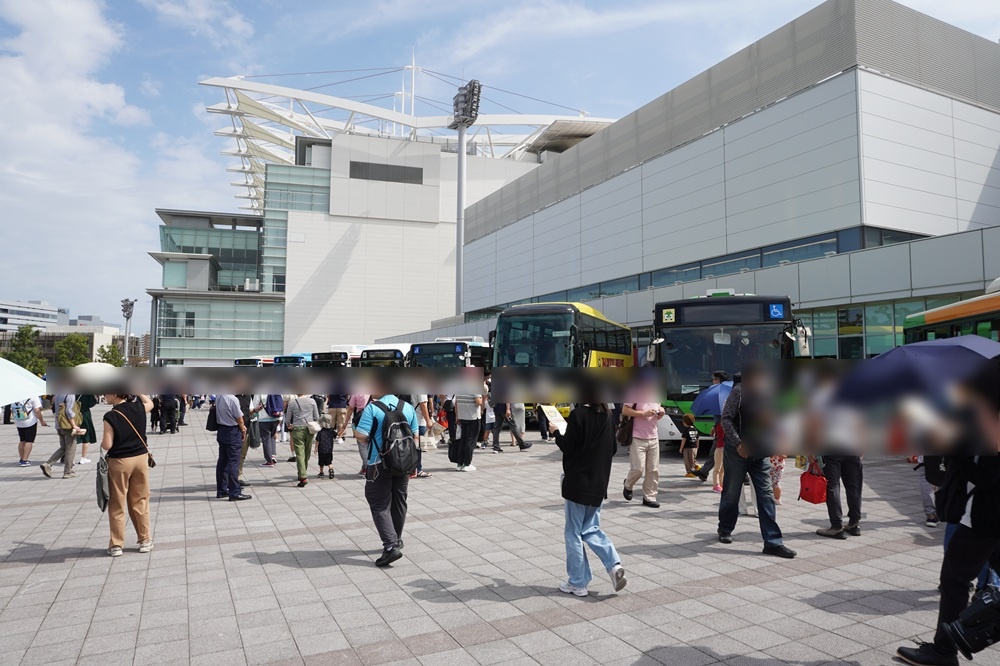 一般の方が入場して会場はあっという間に大賑わい