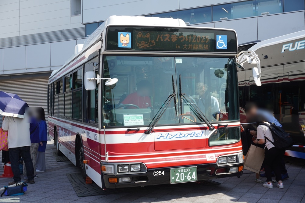 小田急バスの珍しいハイブリットバス