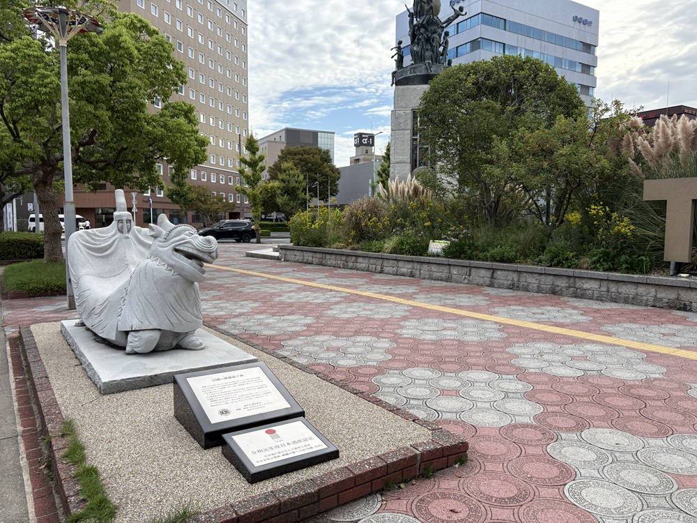 鳥取駅前にあった「麒麟獅子」のオブジェ
