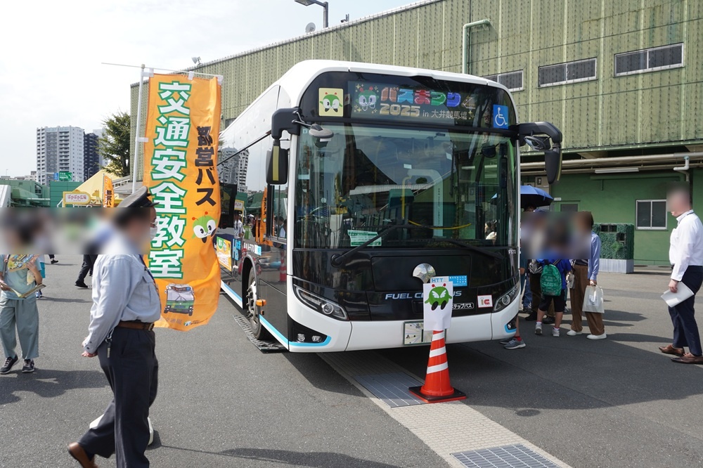 実際の都営バス車両を使った交通安全教室