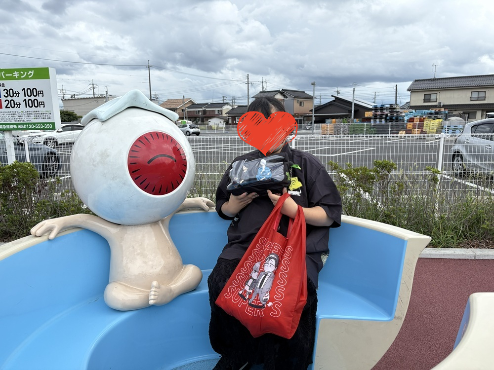 駅に隣接した公園で記念撮影