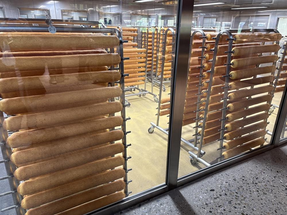 ずらりと並ぶバームクーヘンに圧倒されます