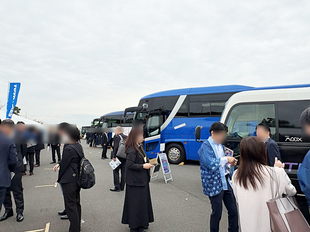 高知駅前観光のフルフラット型シートにも寝転んでみた。「第11回バステクin首都圏」が今年も大盛況