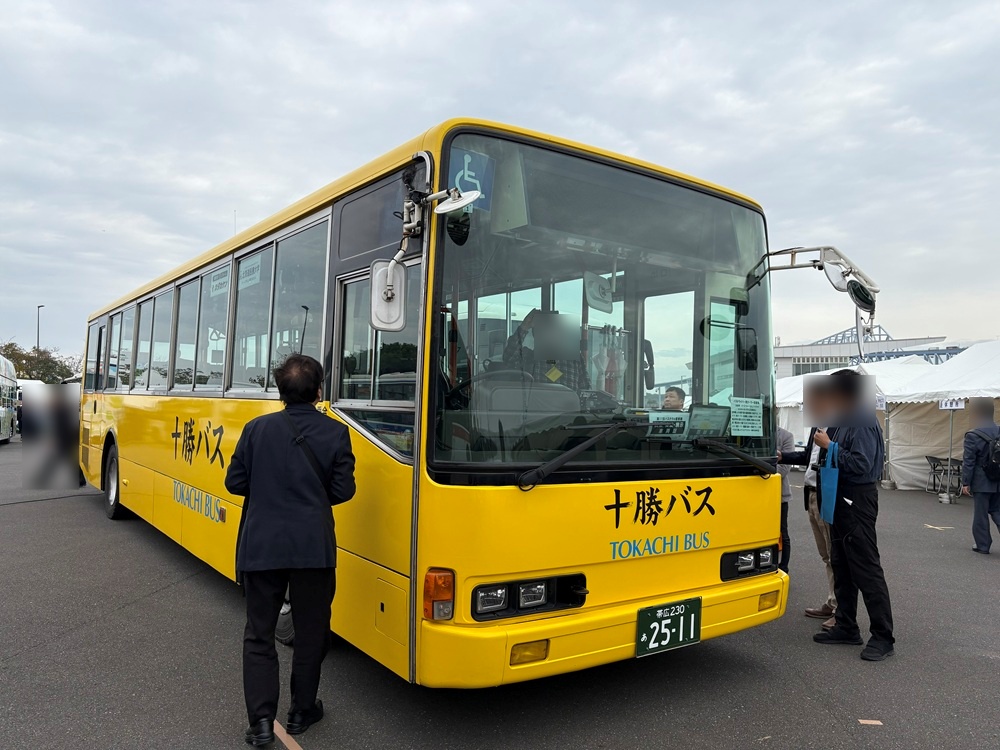エバスペヒャーミクニクライメットコントロールシステムズ・ドライバー用クーラー搭載車「三菱ふそうエアロスター(十勝バス)」