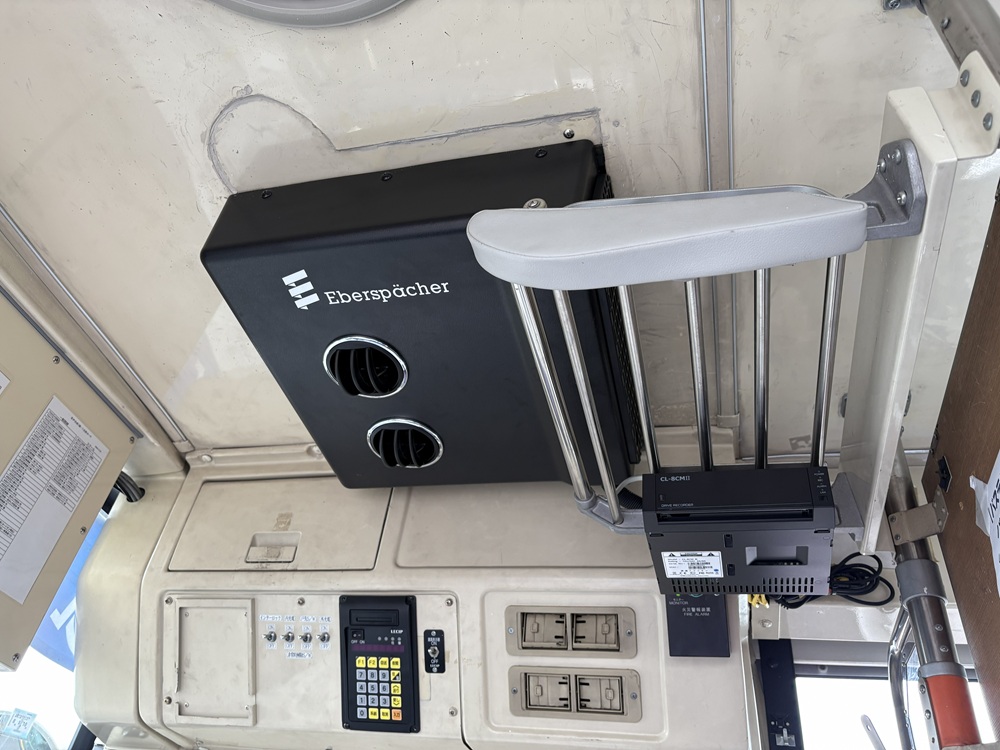 ドライバー席頭上につけられているクーラー