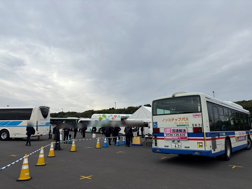 「いすゞエルガ 2DG-LV290N3」を使った公道走行デモも実施