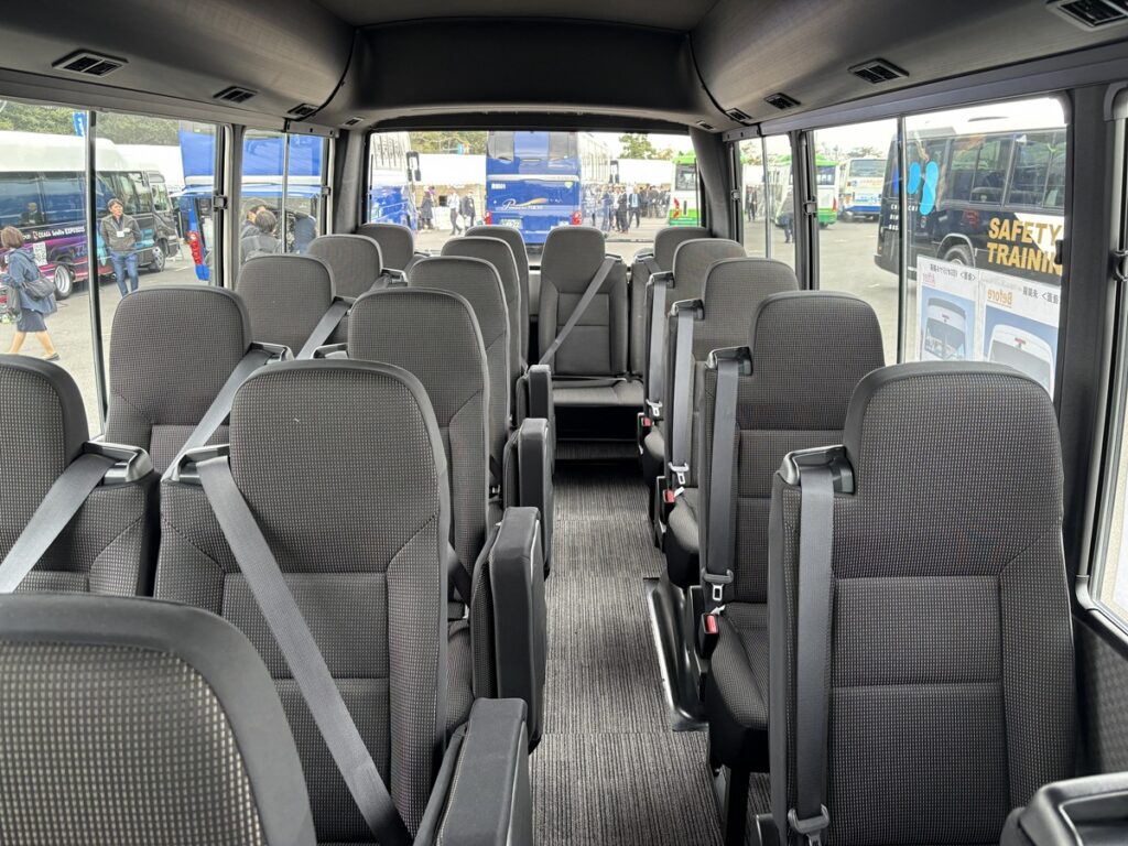 バス車内はとてもきれいにリニューアル