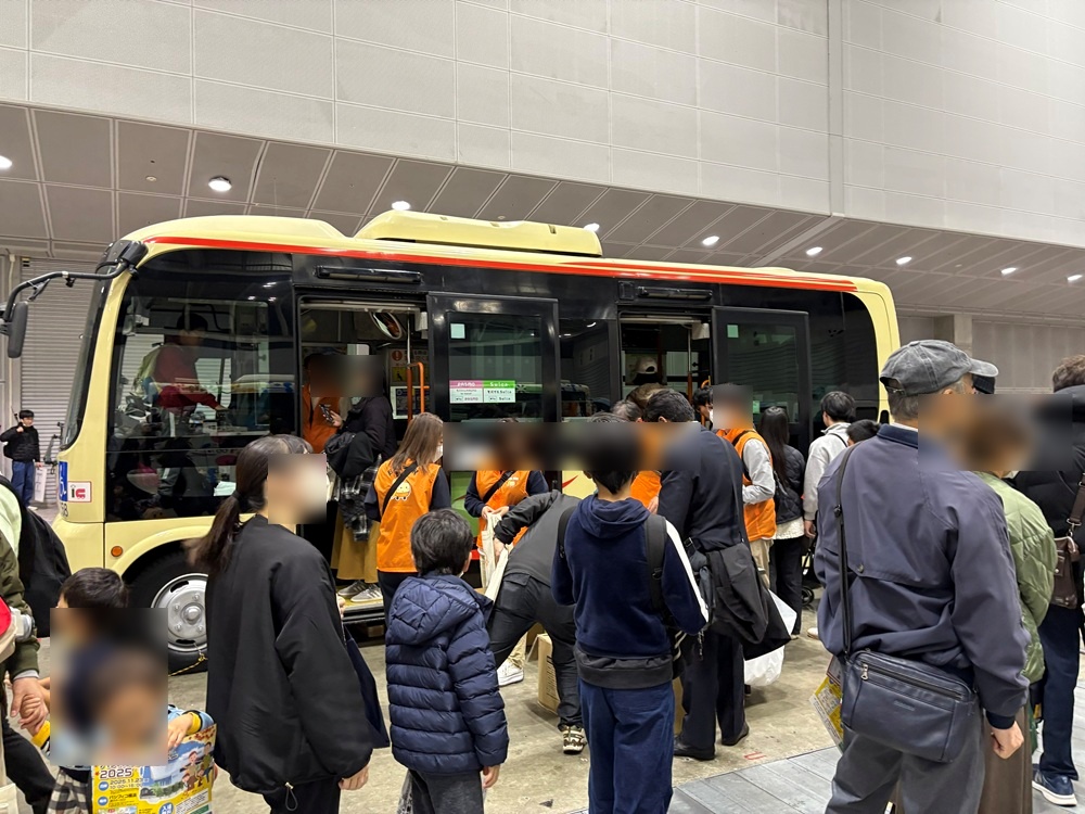 江ノ電のグッズに長い行列