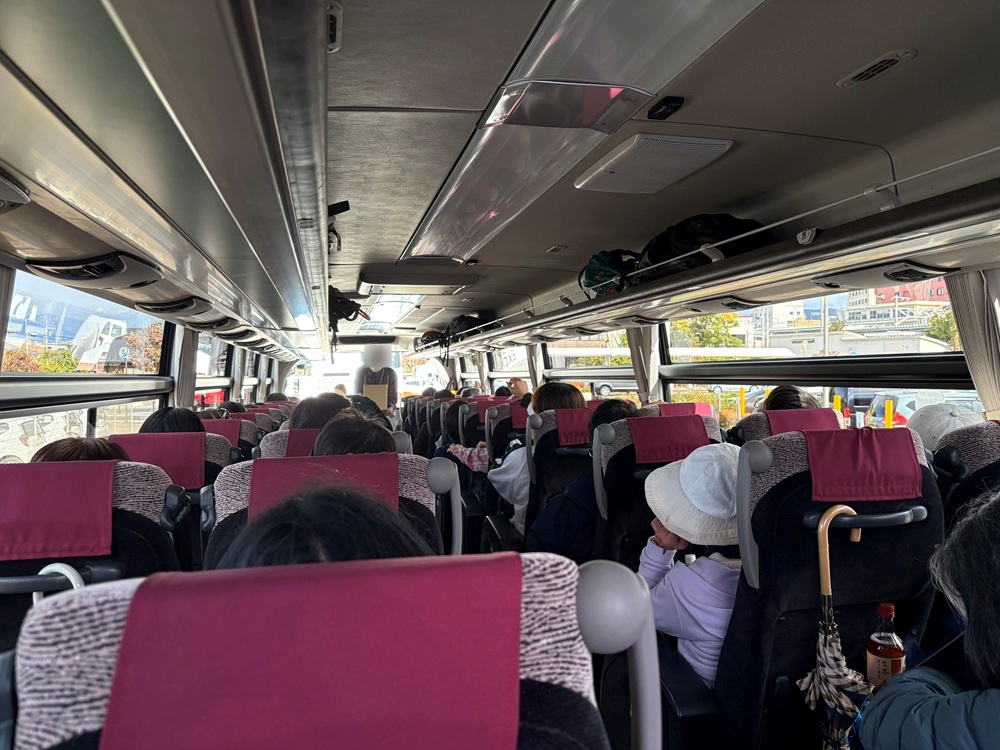 フクトミ観光バスの車内