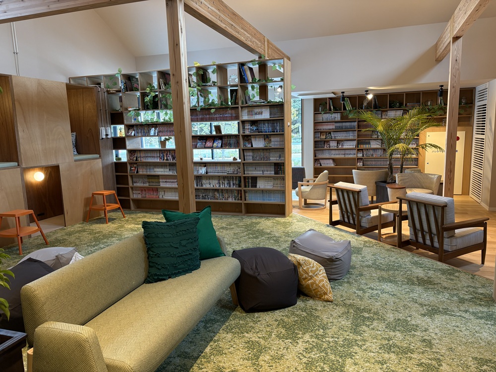 りんねの湯「ブックラウンジ」