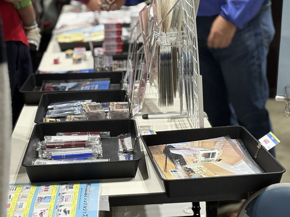 オリジナルグッズを販売