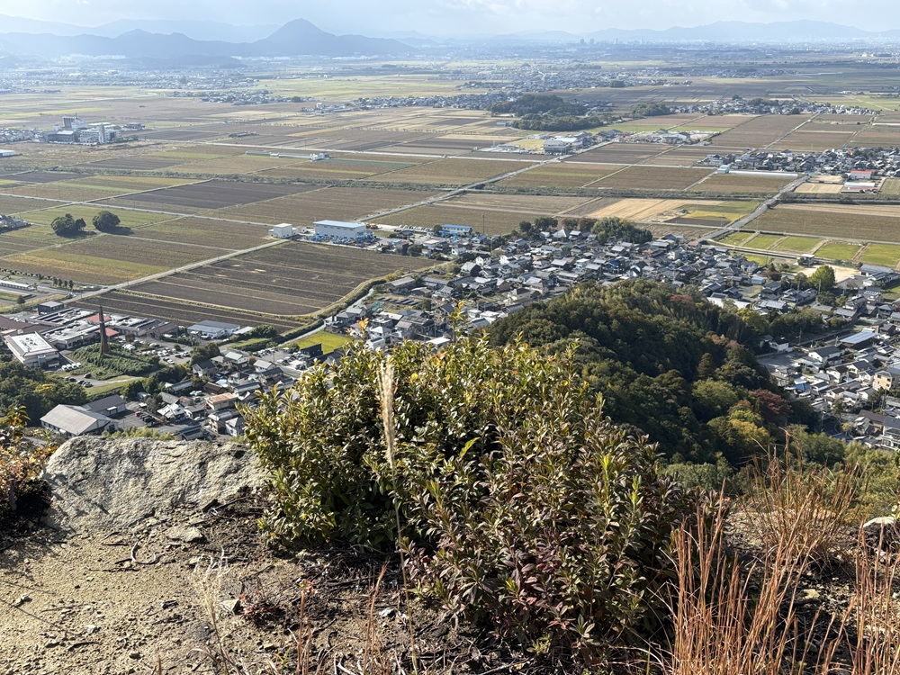 1585年当時の石垣が残る出丸