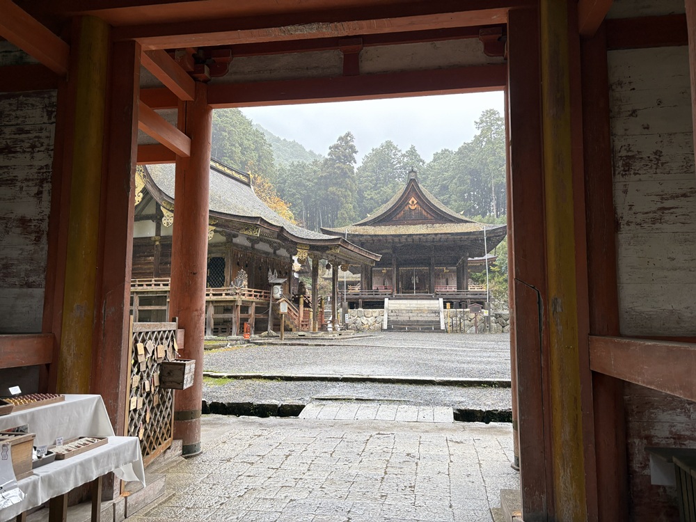 東本宮の楼門も重要文化財